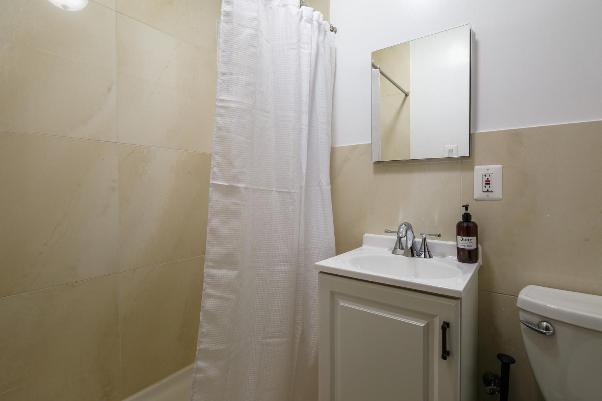 Monthly Nyc Rentals- Modern Studio Unit